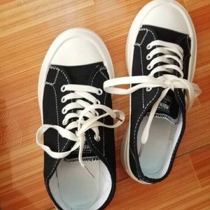 Women's Sneakers Flat Sole Style